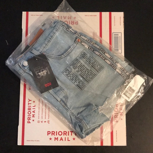 Levi’s® 501® Premium High Rise Shorts 29 - Picture 3 of 8